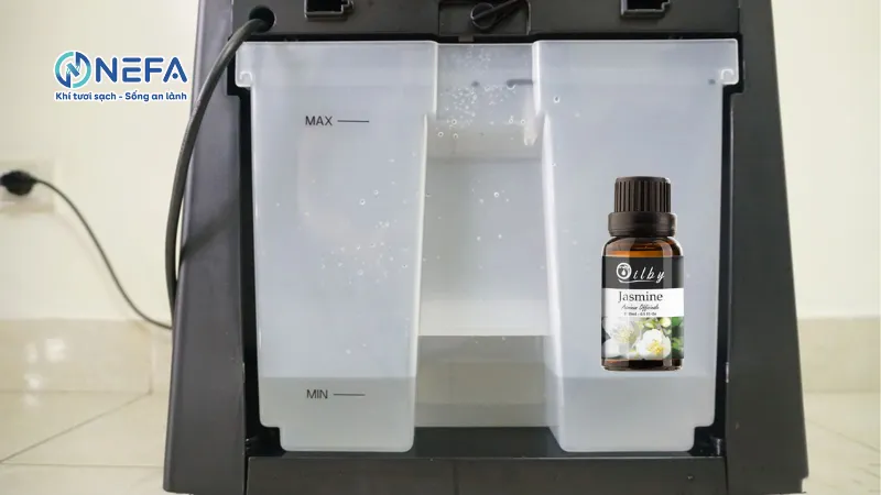 Cho tinh dầu, dầu thơm vào quạt điều hòa hơi nước
