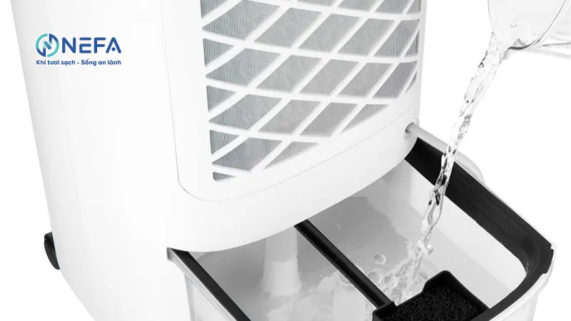 Đổ nước quá đầy hoặc quá ít