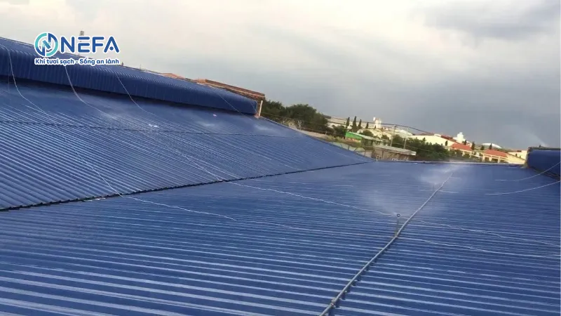 Hệ thông làm nhà xưởng bằng thiết bị phun sương mái nhà
