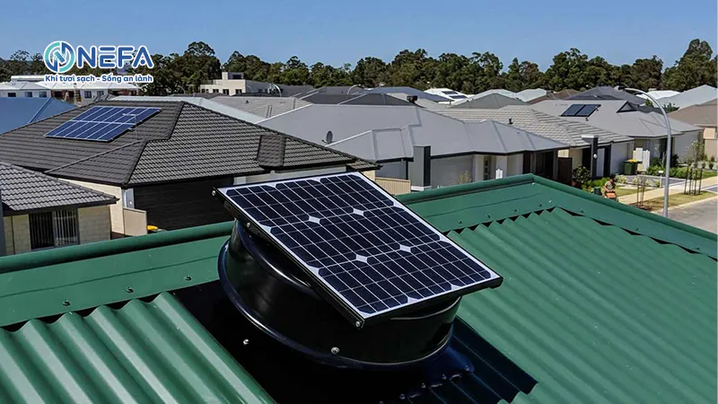 Quạt hút mái giếng trời chạy năng lượng mặt trời