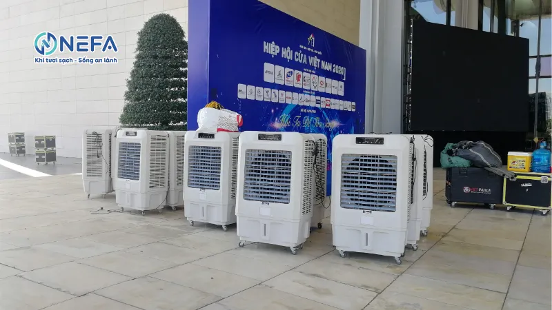 Cách đổ nước vào quạt hơi nước Hòa Phát