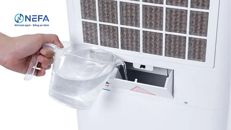 Quạt hơi nước không đổ nước có được không?