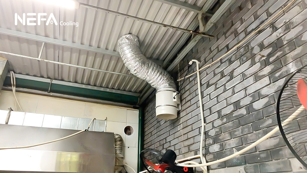 Cách cải tạo hệ thống thông gió nhà cũ bằng quạt hút nối ống.