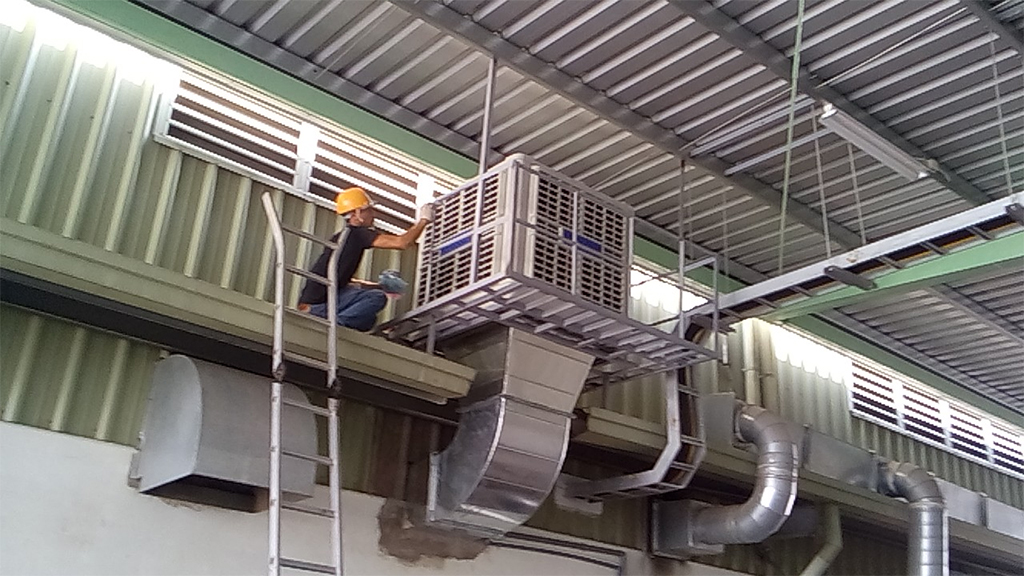 So sánh các loại máy làm mát nhà xưởng.